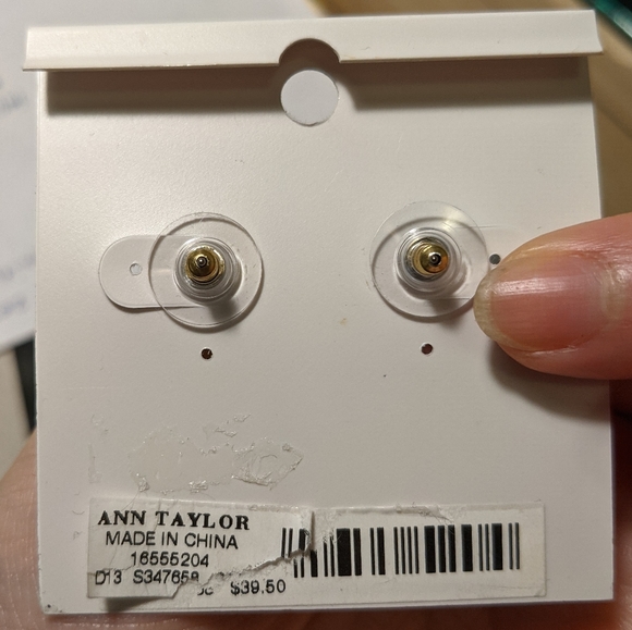 NWT Ann Taylor Cream & Gold Enamel Flower Stud Earrings - Picture 2 of 2